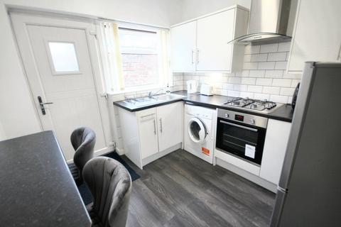 2 bedroom end of terrace house to rent, Harris Street, St. Helens, WA10