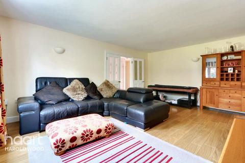 4 bedroom detached house for sale, Tindall Close, Harold Wood