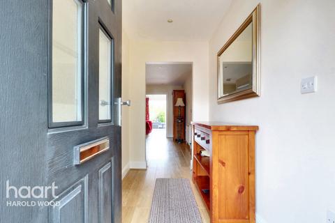 46 Tindall Close, Romford, RM3 0PB
