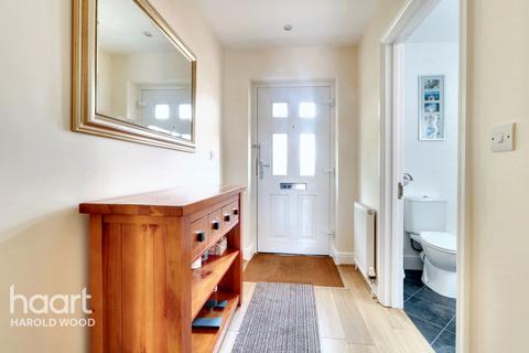 46 Tindall Close, Romford, RM3 0PB