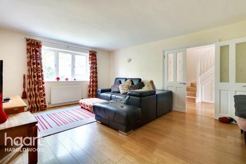 46 Tindall Close, Romford, RM3 0PB
