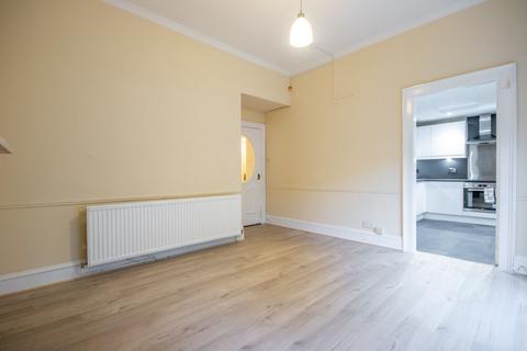 2 bedroom flat to rent, 0371L – Grove Street, Edinburgh, EH3 8BB