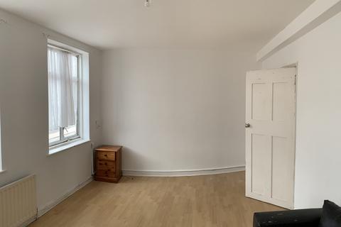 4 bedroom flat to rent, Pinner, HA5