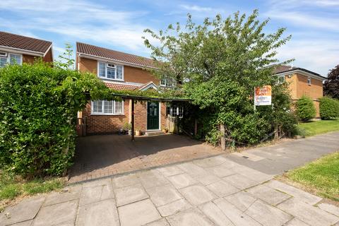 5 bedroom detached house for sale, Spacious 1270 sqft home on The Crescent, Melton, LE13 0NF