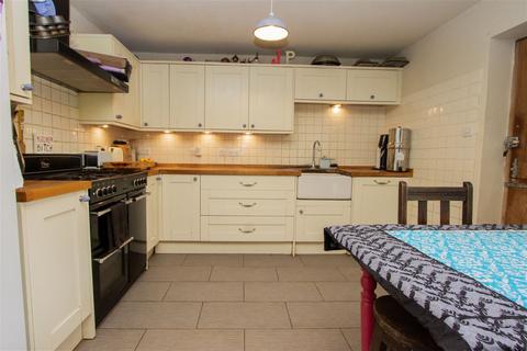 3 bedroom end of terrace house for sale, Central Location In Hawkhurst