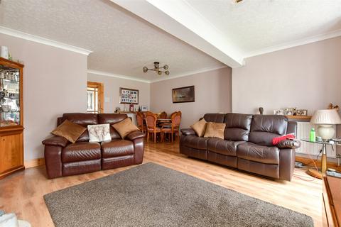 4 bedroom end of terrace house for sale, Heath Road, Romford, Essex