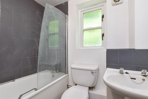 2 bedroom ground floor flat for sale, South Road, Brighton, East Sussex