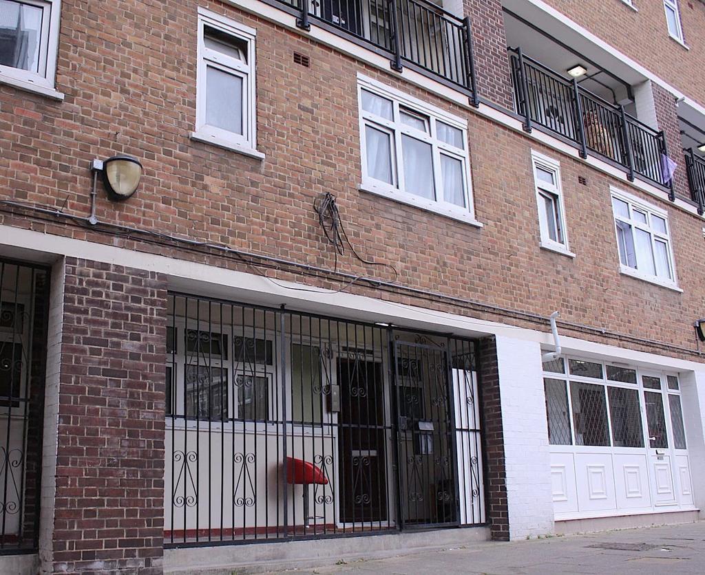 3 bed maisonette with garden for sale in E1