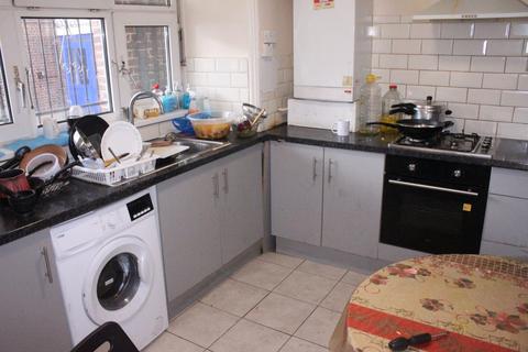 3 bedroom flat for sale, Cable Street , E1 0AL