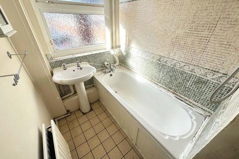 3 bedroom flat for sale, Langley Court, Ellesmere Port, Cheshire, CH65 9EE