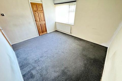 3 bedroom flat for sale, Langley Court, Ellesmere Port, Cheshire, CH65 9EE