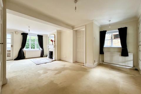3 bedroom semi-detached house to rent, Cheapside Road, Ascot