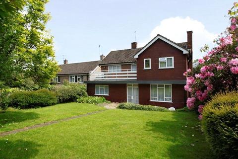 5 Deepdale, London, SW19 5EZ