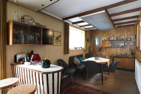 5 Deepdale, London, SW19 5EZ