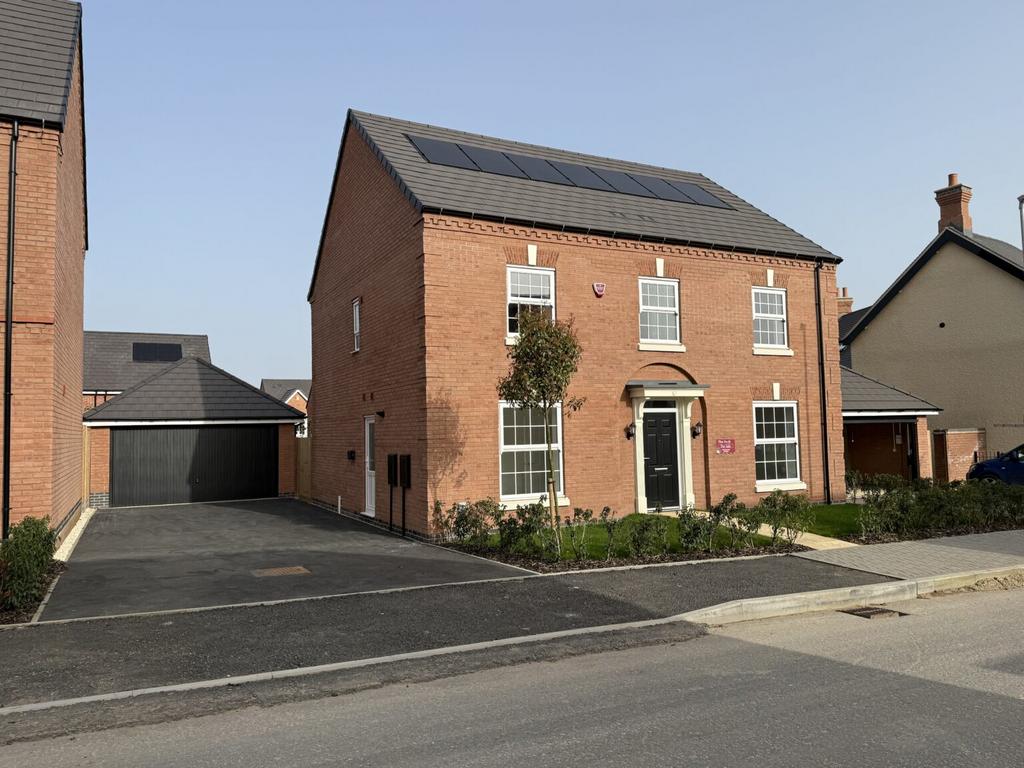 4 bedroom detached house for sale