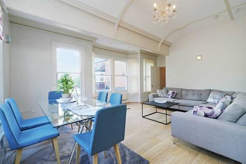 2 bedroom flat for sale, Park Hill, Ealing Broadway, London, W5