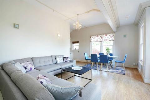 2 bedroom flat for sale, Park Hill, Ealing Broadway, London, W5