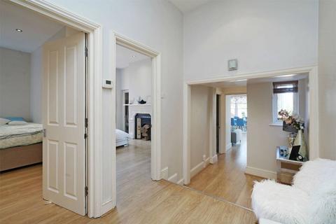 Flat 4, 28 Park Hill, London, W5 2JN
