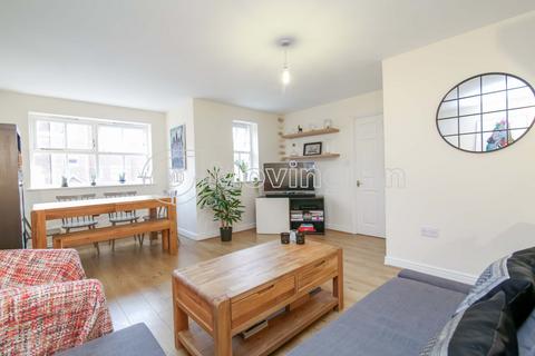 2 bedroom apartment to rent, Macmillan Way, Tooting Bec, SW17