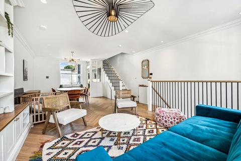 4 bedroom flat to rent, Holland Street, London