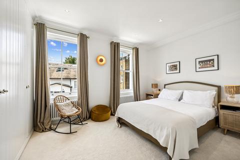 4 bedroom flat to rent, Holland Street, London