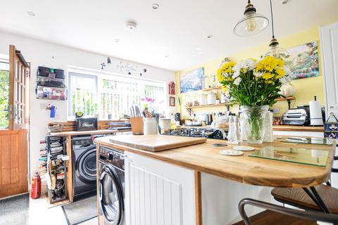 21 Howard Road, Worcester, WR2 5RB