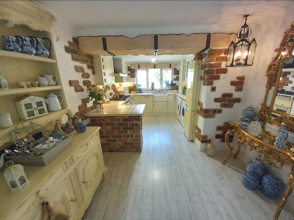 Dining kitchen