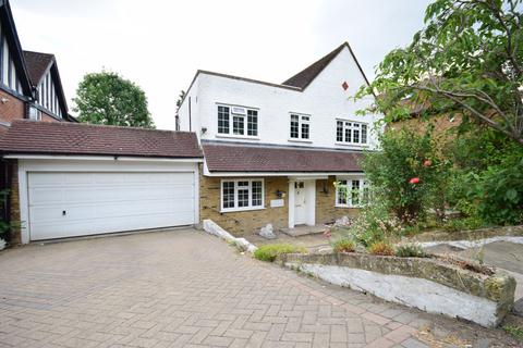 4 bedroom detached house to rent, High Road, Loughton, IG10