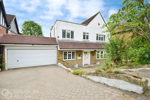 4 bedroom detached house to rent, High Road, Loughton, IG10