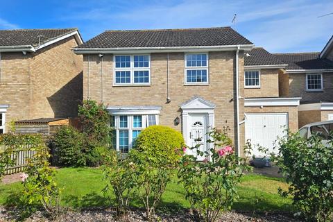 5 bedroom detached house to rent, Harkness Drive, Canterbury
