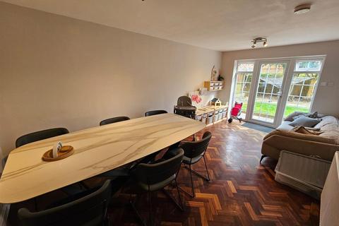 5 bedroom detached house to rent, Harkness Drive, Canterbury