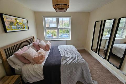 5 bedroom detached house to rent, Harkness Drive, Canterbury