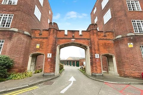 3 bedroom apartment for sale, Stoneygate Court, Leicester LE2