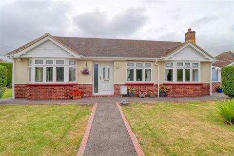 2 bedroom bungalow for sale, Clacton on Sea CO15