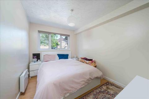 2 bedroom flat to rent, Kingfisher Way, London, NW10