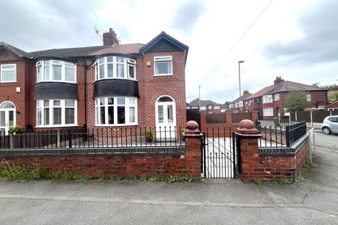 3 bedroom semi-detached house for sale, Cambridge Drive, Denton