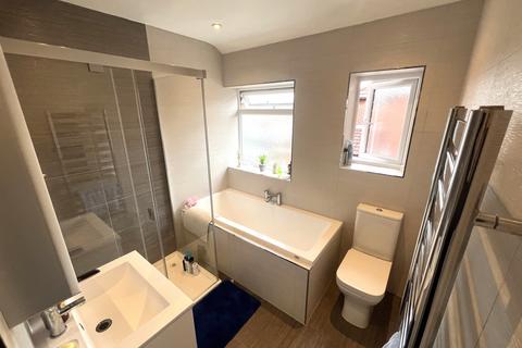 3 bedroom semi-detached house for sale, Cambridge Drive, Denton