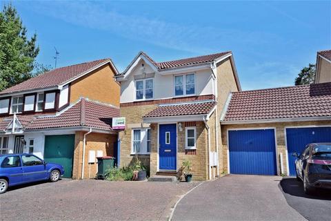 4 bedroom semi-detached house to rent, Clitherow Gardens, Southgate, RH10