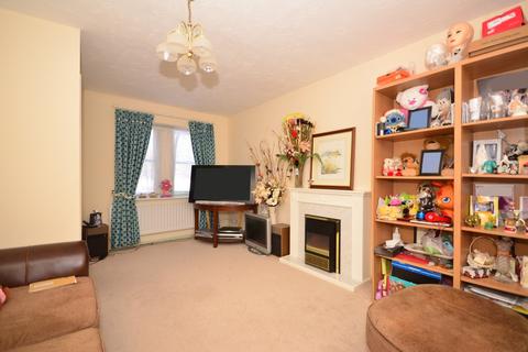 4 bedroom semi-detached house to rent, Clitherow Gardens, Southgate, RH10