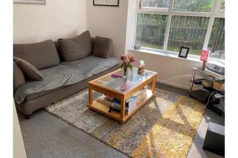 1 bedroom flat to rent, Carmel Close, Woking GU22