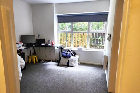 1 bedroom flat to rent, Carmel Close, Woking GU22