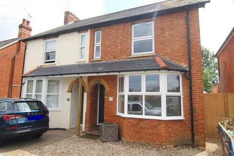 2 bedroom semi-detached house to rent, Wokingham, Berkshire