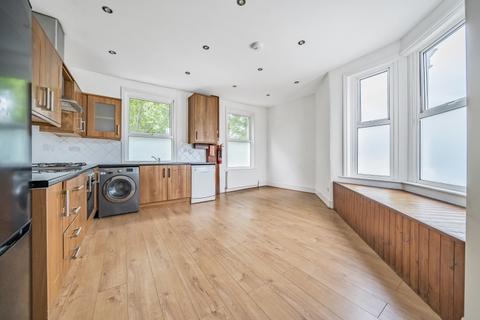 2 bedroom apartment to rent, Replingham Road London SW18