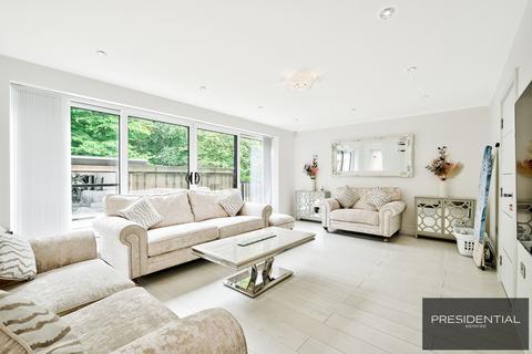40a Woolhampton Way, Chigwell, IG7 4QH