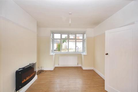 3 bedroom semi-detached house to rent, Elmhurst Avenue, Melton Mowbray, Leicestershire
