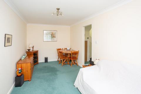 60 Brambling Close, Bushey, WD23 2HW