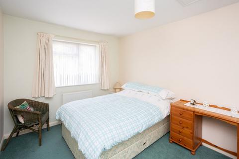 60 Brambling Close, Bushey, WD23 2HW