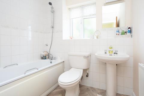 60 Brambling Close, Bushey, WD23 2HW