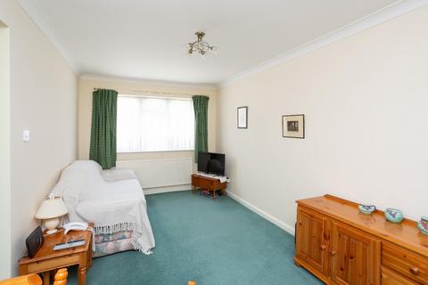 60 Brambling Close, Bushey, WD23 2HW