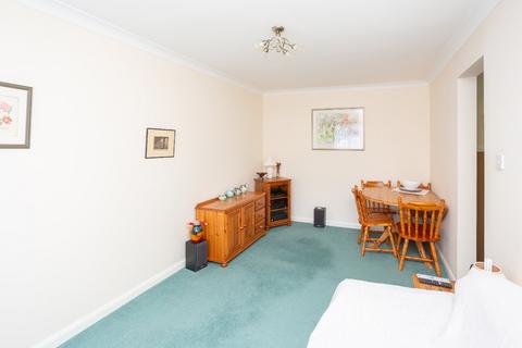 60 Brambling Close, Bushey, WD23 2HW